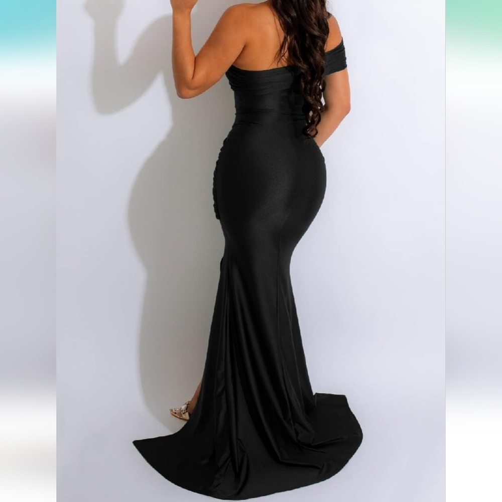 Elegant Black Off-Shoulder Evening Gown With High Split - Picture 4 of 7
